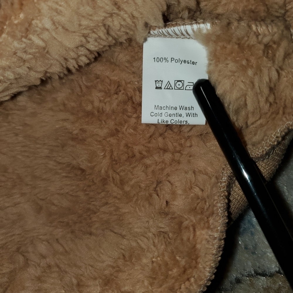 Super Soft Boutique Brand Hooded Sweatshirt - Picture 8 of 10